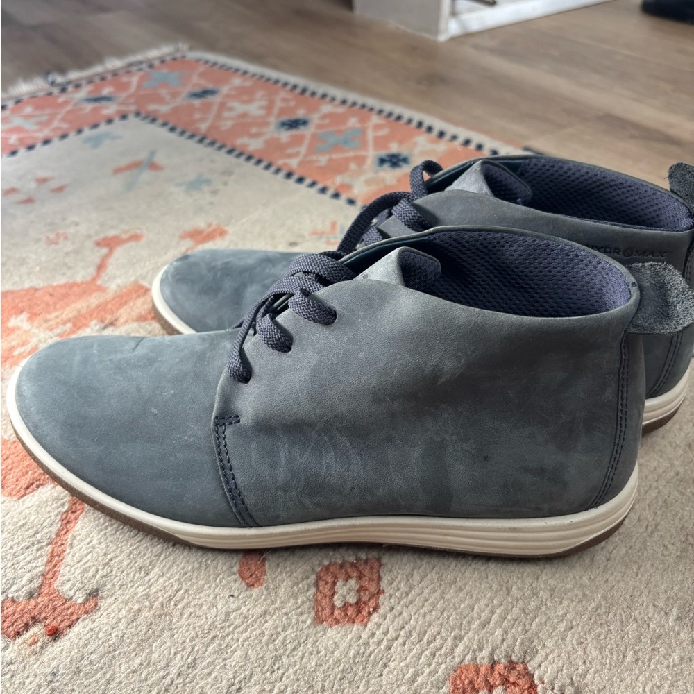 Ecco Men's Gray Chukka Boots